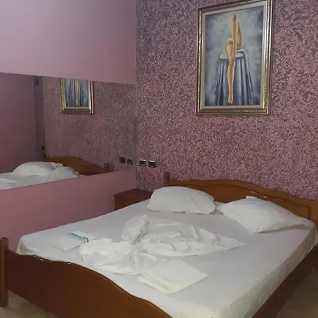 Ξενοδοχείο Hotel La Villa 3*