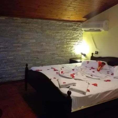 Ξενοδοχείο Hotel La Villa 3*